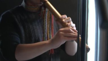 Quena Flüt Performansı: Etkinlikte Müzikal Sanatçılık