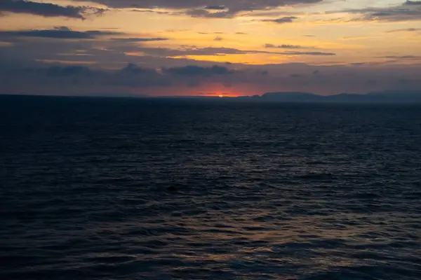 Kayadan günbatımında