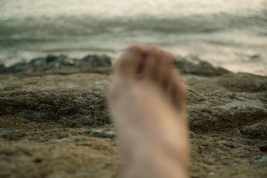 Bulanık Önplanlı Deniz 'in Huzurlu Anı