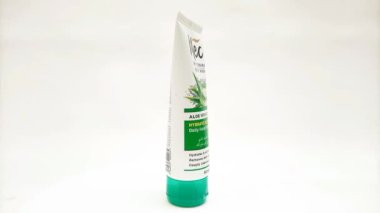 MEC Aloe Vera Yüz Yıkama beyaz arka planda. Cilt bakımı ürünü. Güzellik ürünü..