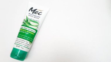 MEC Aloe Vera Yüz Yıkama beyaz arka planda. Cilt bakımı ürünü. Güzellik ürünü..