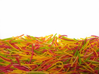 Renkli ham Vermicelli metin için bir kopya alanı ile desenli arka plan. Üst Manzara. Kuru pişmemiş Seviyan. Çok renkli Filini makarna.