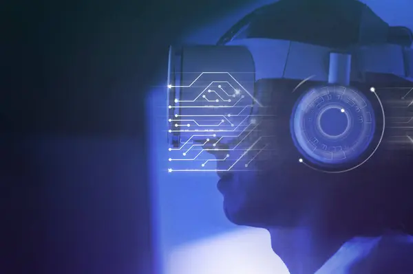 VR kulaklık takan adam akıllı teknoloji.