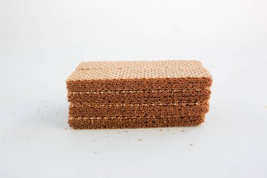 Beyaz arka planda izole edilmiş çikolatalı waffle. Çıtır çıtır tatlı. Gıda Fotoğrafçılığı Konsepti