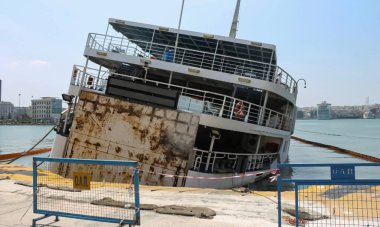  Pire, Yunanistan - 16 Haziran 2016 Panagia Tinou gemi enkazı