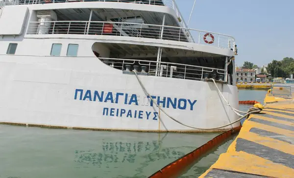  Pire, Yunanistan - 16 Haziran 2016 Panagia Tinou gemi enkazı