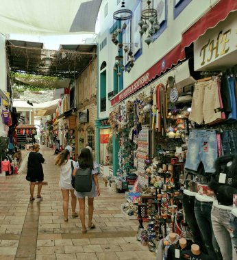 Bodrum, Mugla ili 'nin bir ilçesidir. Dünyanın dört bir yanından gelen turistler için popüler bir yer..