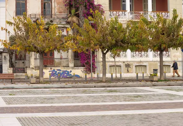 Kalamata, Yunanistan - 5 Aralık 2024 Kalamata Limanı Sokak Manzarası.