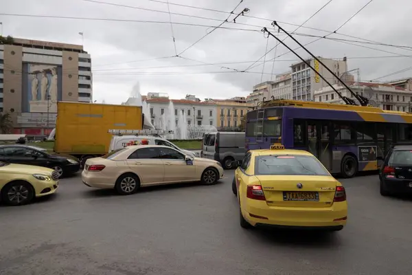 Atina, Yunanistan - 18 Şubat 2025 Omonoia Meydanı 'nda Yürüyüş.