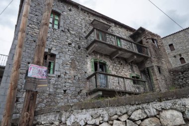 Alonistaina, Yunanistan - 2 Mart 2025 Yunanistan Arcadia bölgesinde küçük tarihi bir köy.