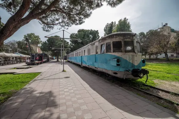 Kalamata, Yunanistan - 11 Mart 2025 Belediye Demiryolu Parkı