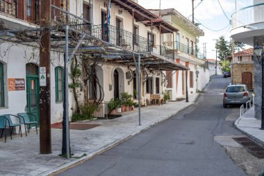 Agios Petros, Yunanistan - 21 Nisan 2025 Kuzey Kynouria Arcadia 'daki küçük geleneksel bir köy.