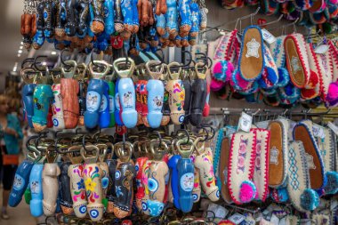 Atina, Yunanistan - 28 Mayıs 2025 Atina Bit Pazarı 'nda Alışveriş gerçekten inanılmaz bir deneyim.