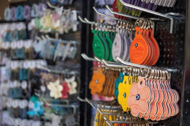 Atina, Yunanistan - 17 Haziran 2025 Atina Bit Pazarı 'nda Alışveriş gerçekten inanılmaz bir deneyim.