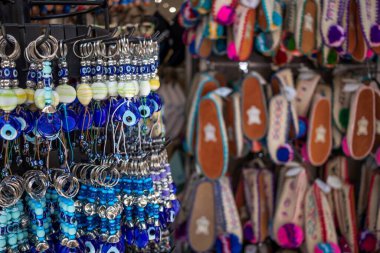 Atina, Yunanistan - 17 Haziran 2025 Atina Bit Pazarı 'nda Alışveriş gerçekten inanılmaz bir deneyim.