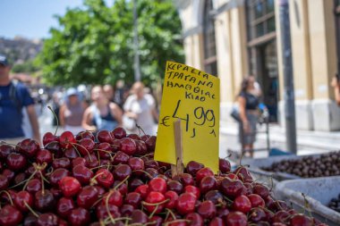 Atina, Yunanistan - 17 Haziran 2025 Atina Bit Pazarı 'nda Alışveriş gerçekten inanılmaz bir deneyim.
