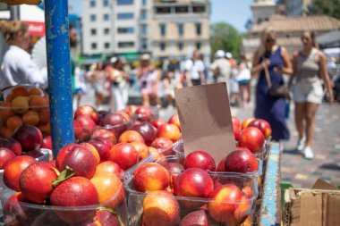 Atina, Yunanistan - 17 Haziran 2025 Atina Bit Pazarı 'nda Alışveriş gerçekten inanılmaz bir deneyim.