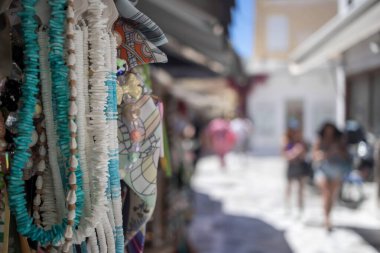 Tinos Adası, Yunanistan - 6 Temmuz 2025 Eğlence ve dua için Tinos adasını ziyaret.