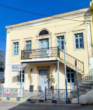 Kalymnos Adası, Yunanistan - 28 Temmuz 2025 Kalymnos, Yunan adası, gelenekleriyle ve deniz ürünleriyle ünlüdür.