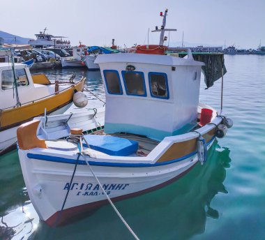 Kalymnos Adası, Yunanistan - 28 Temmuz 2025 Kalymnos, Yunan adası, gelenekleriyle ve deniz ürünleriyle ünlüdür.