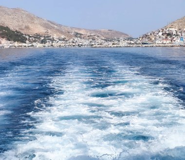 Kalymnos Adası, Yunanistan - 28 Temmuz 2025 Kalymnos, Yunan adası, gelenekleriyle ve deniz ürünleriyle ünlüdür.
