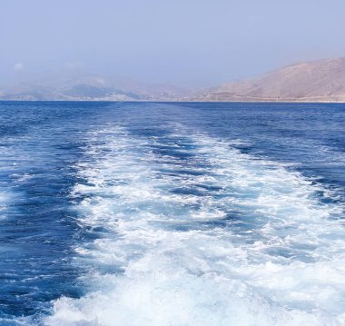 Kalymnos Adası, Yunanistan - 28 Temmuz 2025 Kalymnos, Yunan adası, gelenekleriyle ve deniz ürünleriyle ünlüdür.