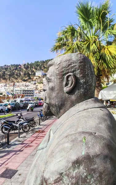 Kalymnos Adası, Yunanistan - 28 Temmuz 2025 Kalymnos, Yunan adası, gelenekleriyle ve deniz ürünleriyle ünlüdür.