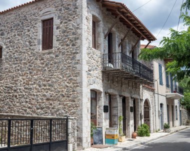 Stemnitsa, Yunanistan - 12 Temmuz 2025 Yunanistan Arcadia 'da Dimitsana yakınlarında yer alan geleneksel ve tarihi bir köydür..