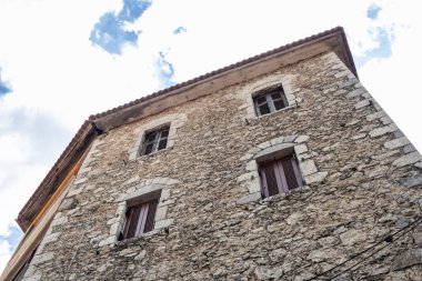 Stemnitsa, Yunanistan - 12 Temmuz 2025 Yunanistan Arcadia 'da Dimitsana yakınlarında yer alan geleneksel ve tarihi bir köydür..