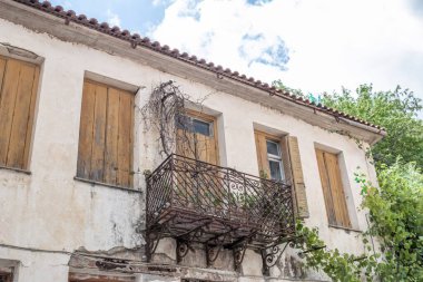 Stemnitsa, Yunanistan - 12 Temmuz 2025 Yunanistan Arcadia 'da Dimitsana yakınlarında yer alan geleneksel ve tarihi bir köydür..