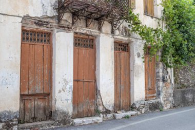 Stemnitsa, Yunanistan - 12 Temmuz 2025 Yunanistan Arcadia 'da Dimitsana yakınlarında yer alan geleneksel ve tarihi bir köydür..