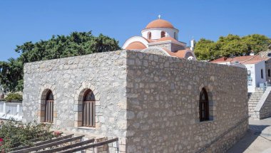 Kalymnos Adası, Yunanistan - 4 AĞUSTOS 2025 Kalymnos, gelenekleriyle ünlü bir Yunan adasıdır..