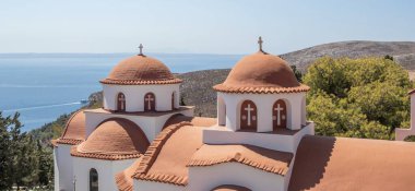 Kalymnos Adası, Yunanistan - 4 AĞUSTOS 2025 Kalymnos, gelenekleriyle ünlü bir Yunan adasıdır..