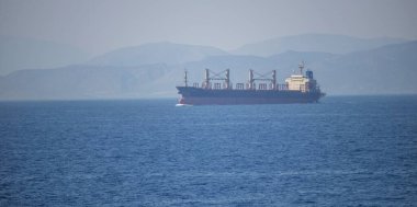 Pire, Yunanistan - 20 Temmuz 2025 Mavi Yıldız Patmos feribotuyla Kalymnos adasına seyahat.