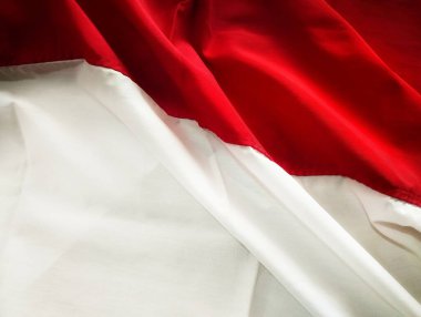 Kırmızı ve beyaz Endonezya bayrak arkaplan dokusunun yakın plan görüntüsü
