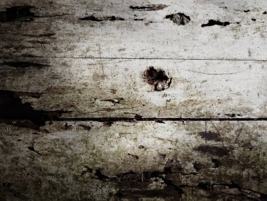 Kahverengi tahta masa arkaplanındaki laptop ve siyah farenin üst görünümü