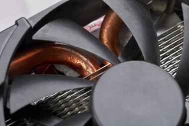 Grafik kartı soğutucusunun bir parçasını kapat