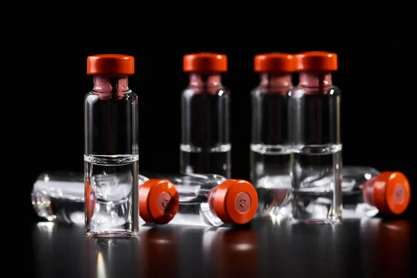 Close Van Het Geneesmiddel Voor Injectie Glazen Injectieflacons Een Donkere — Stockfoto