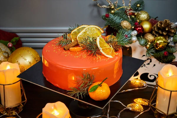 Pastel Mousse Albaricoque Navidad Con Galleta Vainilla Decorada Con Frutas —  Fotos de Stock