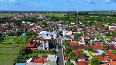 Hava görüntüsü Sukoharjo 'da bir köy gösteriyor, Orta Java, Endonezya. Yüksek kalite 4k görüntü