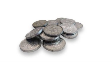 50 Endonezya Rupisi beyaz arka planda izole edildi