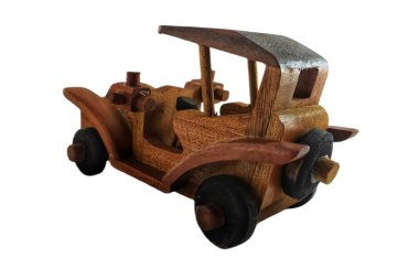 Beyaz arka planda izole edilmiş minyatür ahşap retro araba