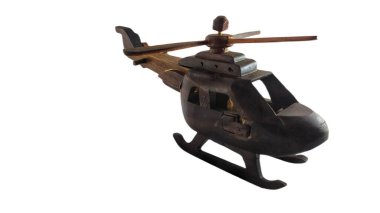 Tahta helikopter oyuncağı beyaz arka planda izole edildi