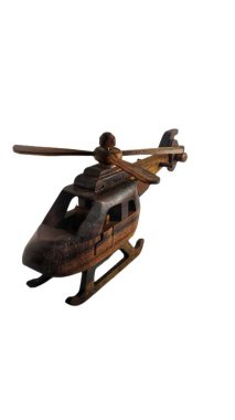 Tahta helikopter oyuncağı beyaz arka planda izole edildi