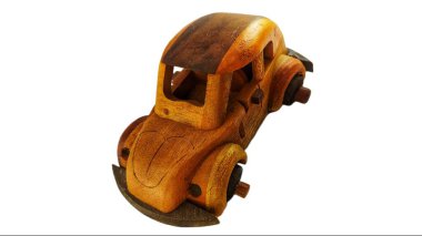 Tahta oyuncak araba. Beyaz arkaplanda izole.