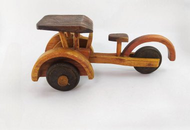 Minyatür ahşap becak, Endonezya 'da geleneksel bir ulaşım aracı. (Beca, Betjak, Betja veya Beetja) Beyaz arka planda izole edildi