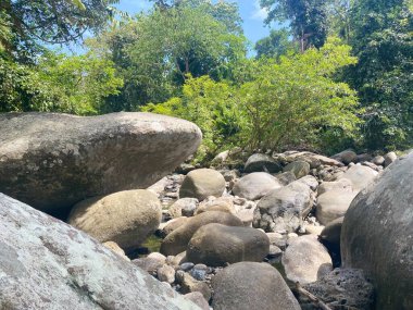 Kutsal taşlar ve nehirler