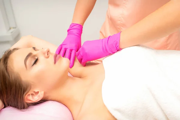 Waxing Depilation Armpits Young Woman Lying Closed Eyes Spa Salon — Stock Photo, Image