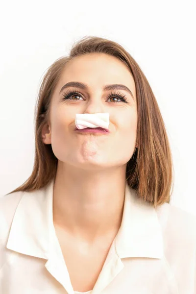 Funny Young Woman Marshmallow Her Lips Looking Standing White Background — Stock Photo, Image