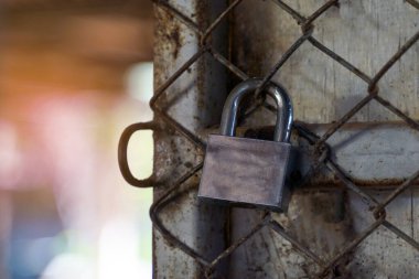 asma kilit, kapı, anahtar, güvenlik, kilit, metal, güvenlik, güvenlik, koruma, kapanış, kavramlar, metalik, hiç kimse, gizlilik, güç, giriş, giriş, demir, asma, tel, kapanış, anahtar deliği, çit, bina girişi, bağlantı, giriş, özgürlük, gru